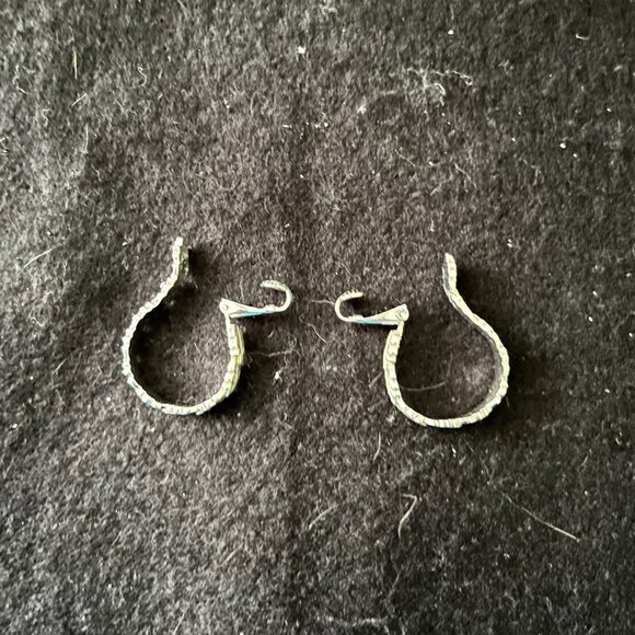 Vintage Avon Silver Tone ‘Leaf’ Clip Earrings - Picture 4 of 4